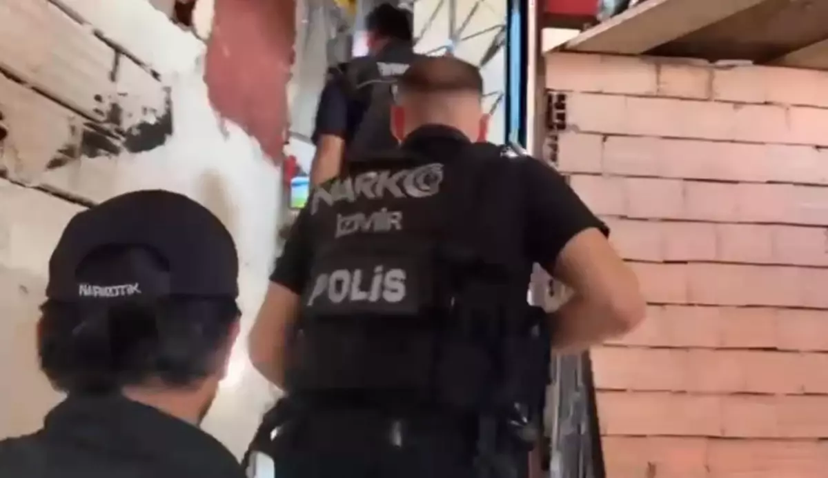 izmirde uyusturucu operasyonlari 130 tutuklama gEGgtDfj