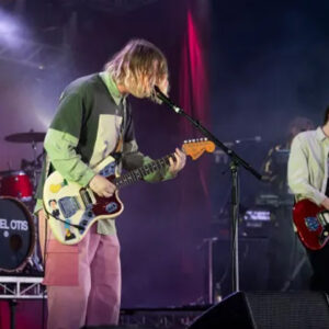 konserde kriz sahnede yere yigildi zUnCI5OL