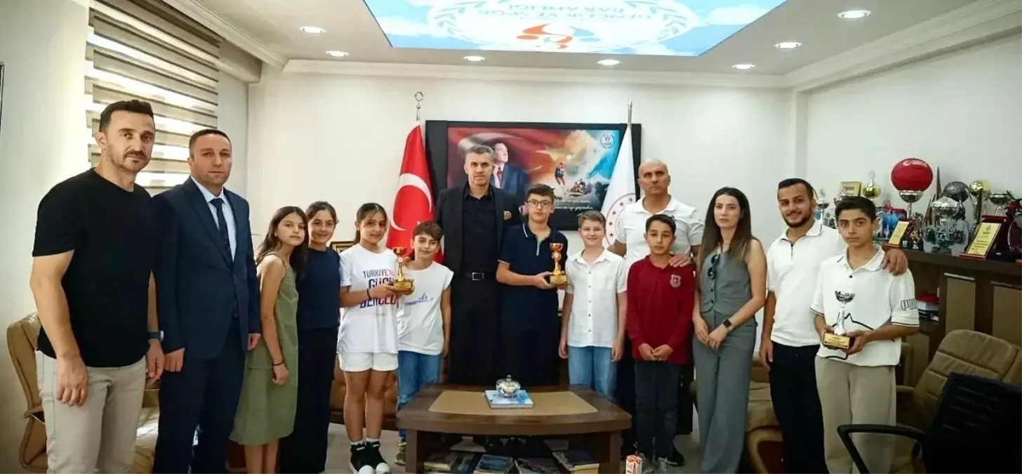 hakkarili sporculardan triatlon basarisi PaEcguIn