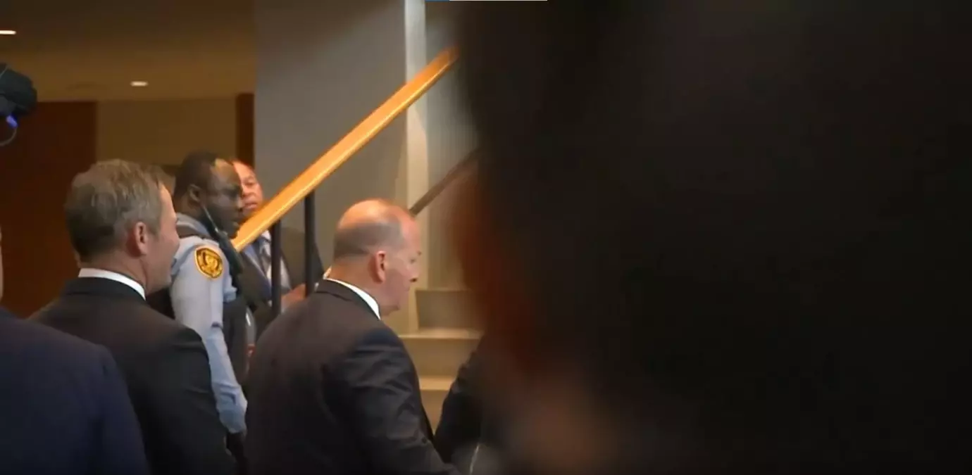 yuruyen merdiven trump binecekken arizalandi QJiT1sUg