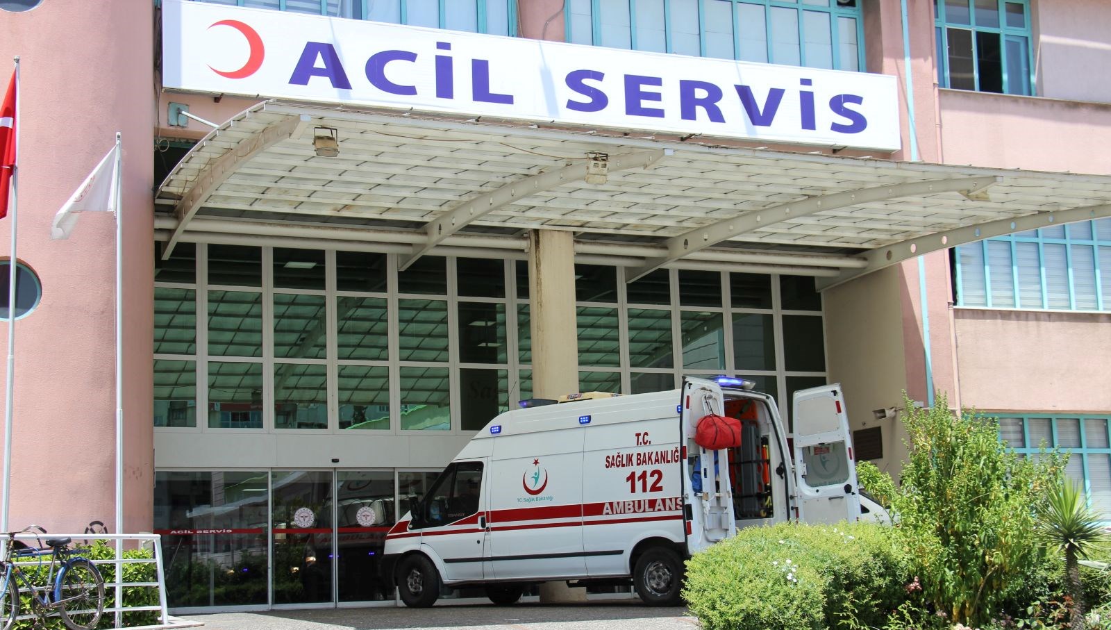 kontrolden cikan otomobil sulama kanalina carpti 1 olu YKk3yz7v