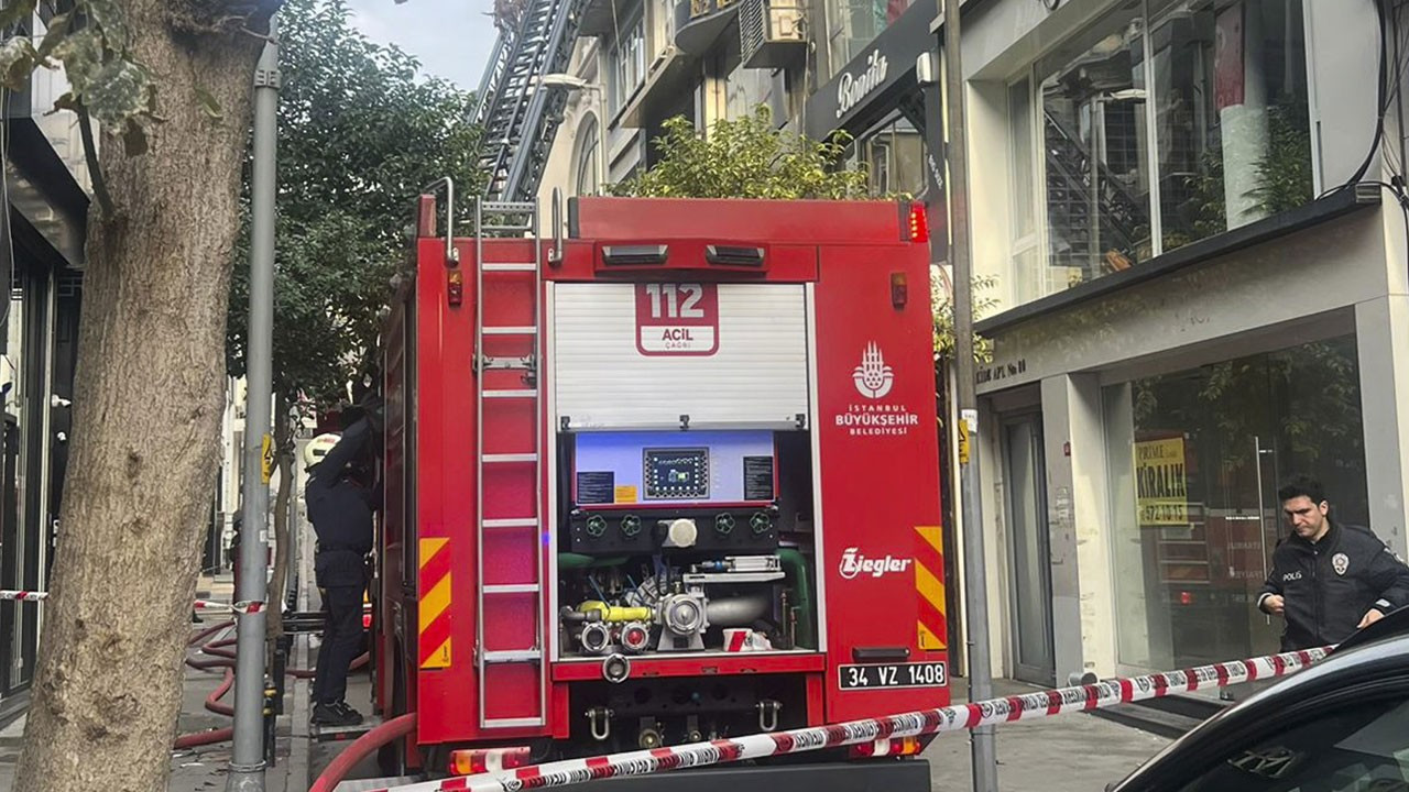 sislide 4 katli binada yangin 1 kisi hayatini kaybetti v2IGU2kW.jpg