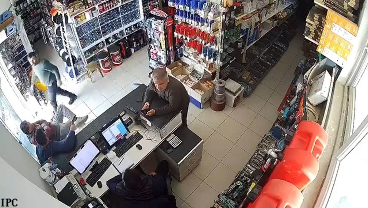 Antalya’da 4.7 Büyüklüğünde Deprem! Anlar Güvenlik Kamerasında