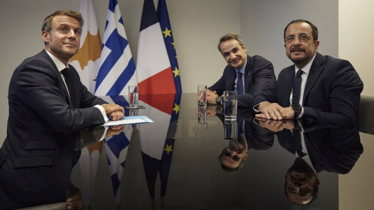 macron-atinada-konustu-turkiyeden-tehdit-gelirse-yunanistanin-yaninda-olacagiz-YdpFuziI