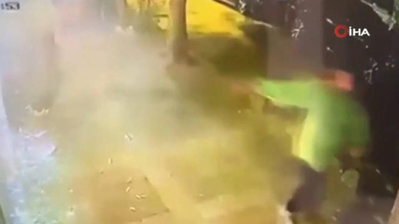 tartisti-geri-donup-saldirdi-kursun-yagdirdigi-anlar-ortaya-cikti-QCG743bx