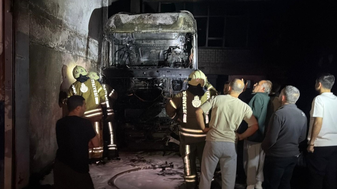 Başakşehir’de Yangın Paniği! Tırdan İş Yerine Sıçrayan Alevler Kontrol Altına Alındı