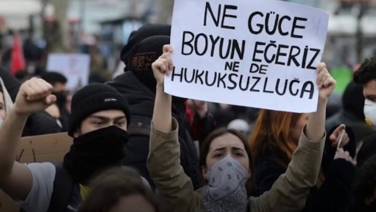 Beşiktaş Belediyesinin Zararı Olmadığını İddia Ettiği Davada Boğaziçili Öğrencilere Hapis Cezası Çıktı