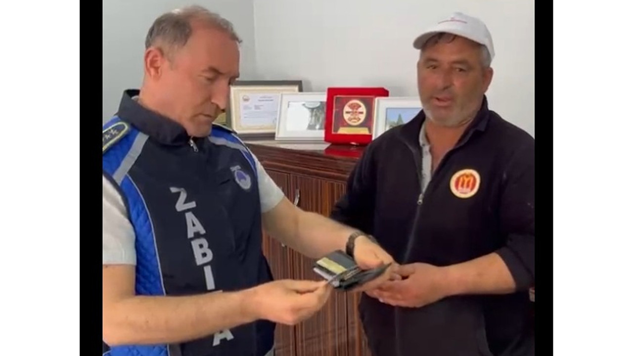 Temizlik Görevlisi Bulduğu Cüzdanı Zabıta Müdürlüğü’ne Teslim Etti