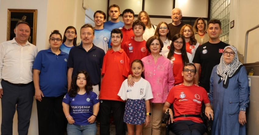 Eskisehirin baskan unluce sampiyon sporculari agirladi UbXBVumI