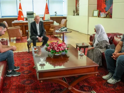 Narin guranin ailesi kemal kilicdaroglunu ziyaret etti wPLpm9gh