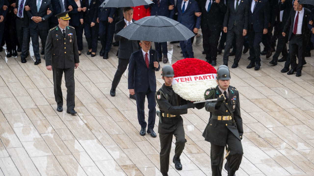 Yeni Parti Genel Başkanı Özel başkanlığındaki heyet, Anıtkabir’i ziyaret etti Yeni parti genel baskani ozel baskanligindaki heyet anitkabiri ziyaret etti uZDU7t8R